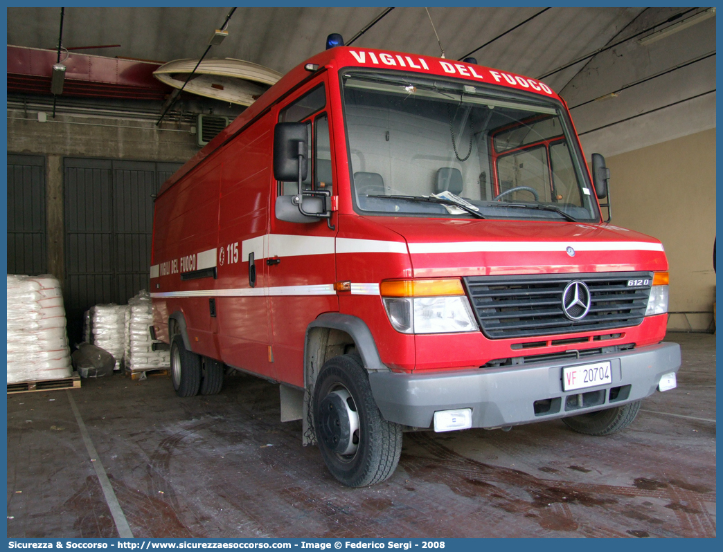 VF 20704
Corpo Nazionale Vigili del Fuoco
Mercedes Benz Vario 612D
Parole chiave: VF;V.F.;VVF;V.V.F.;Corpo;Nazionale;Vigili del Fuoco;Vigili;Fuoco;Autocarro;Autofurgone;Mercedes Benz;Vario;612D