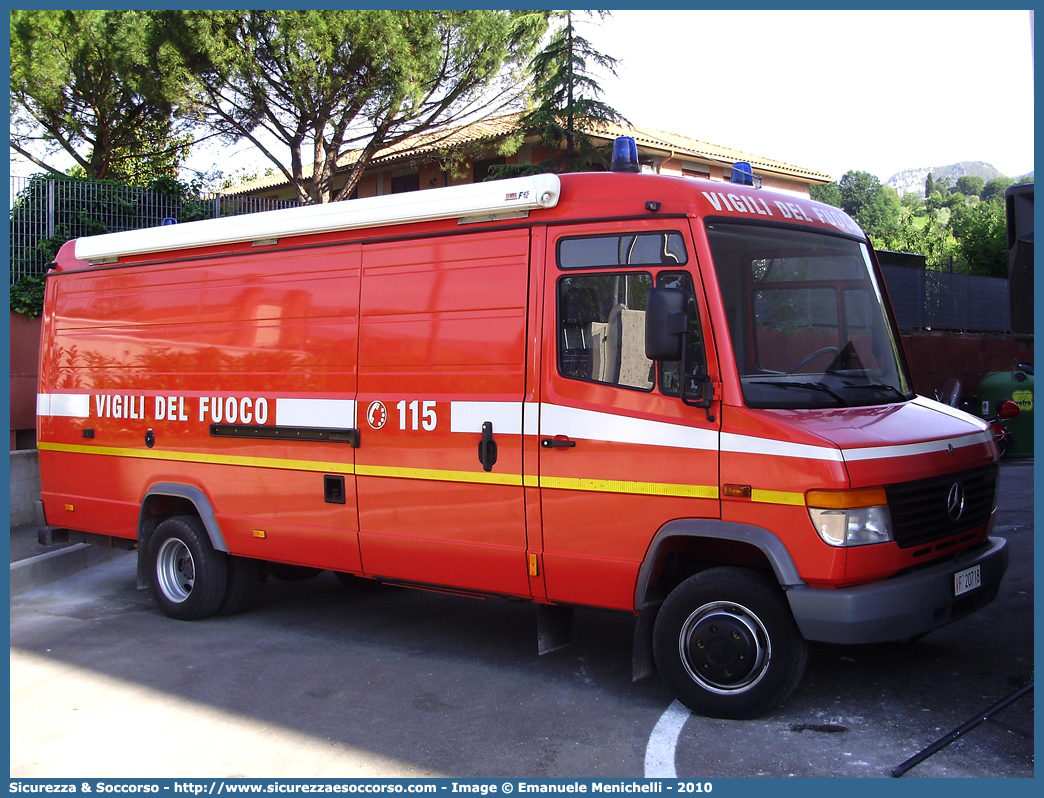 VF 20718
Corpo Nazionale Vigili del Fuoco
Mercedes Benz Vario 612D
Parole chiave: VF;V.F.;VVF;V.V.F.;Corpo;Nazionale;Vigili del Fuoco;Vigili;Fuoco;Autocarro;Autofurgone;Mercedes Benz;Vario;612D