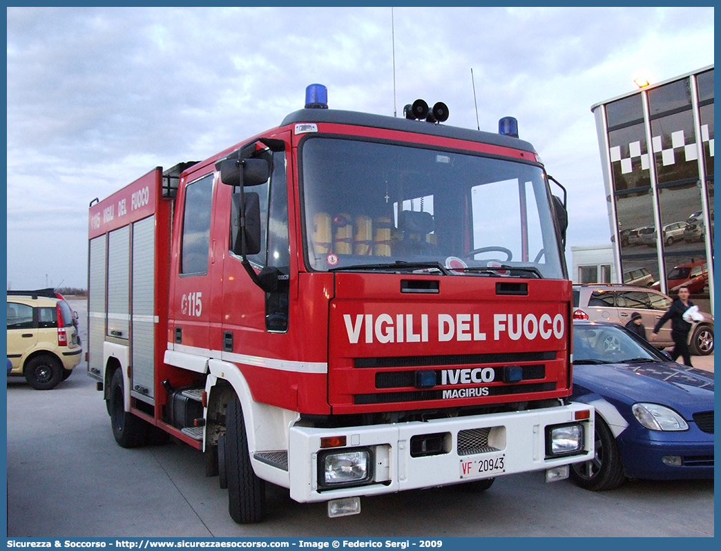 VF 20943
Corpo Nazionale Vigili del Fuoco
Iveco Magirus CityEuroFire
100E21 I serie
Parole chiave: VVF;V.V.F.;Corpo;Nazionale;Vigili;del;Fuoco;AutoPompaSerbatoio;APS;A.P.S.;Iveco;Magirus;EuroFire;100E21