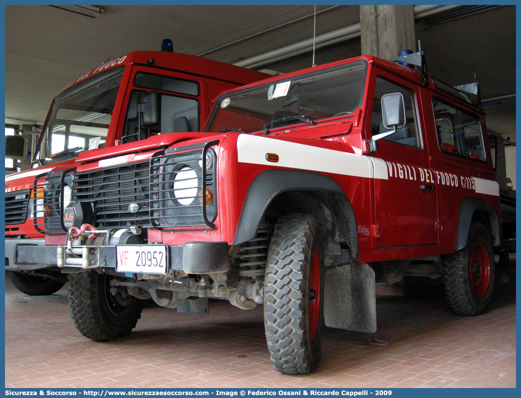 VF 20952
Corpo Nazionale Vigili del Fuoco
Land Rover Defender 90
Parole chiave: VF;VVF;V.F.;V.V.F.;Corpo;Nazionale;Vigili del Fuoco;Vigili;Fuoco;Land Rover;Defender;90;20952