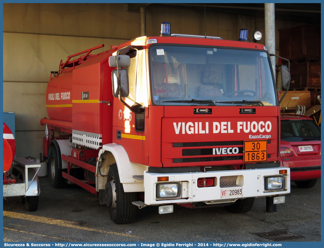 VF 20983
Corpo Nazionale Vigili del Fuoco
Nucleo Elicotteri
Iveco 150E23 EuroCargo I serie
Aviorifornitore
(variante)
Parole chiave: VF;V.F.;VVF;V.V.F.;Corpo;Nazionale;Vigili del Fuoco;Vigili;Fuoco;Elicotteri;Iveco;150E23;EuroCargo;I serie;Aviorifornitore;20983