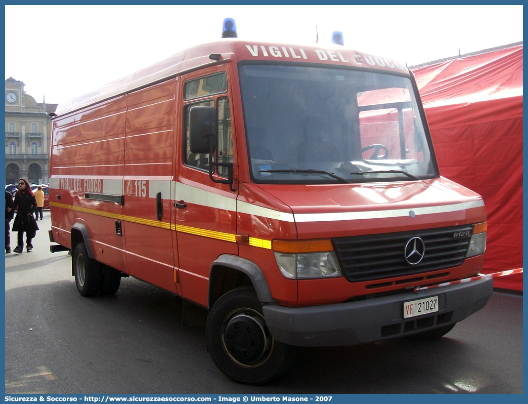 VF 21027
Corpo Nazionale Vigili del Fuoco
Mercedes Benz Vario 612D
Parole chiave: VF;V.F.;VVF;V.V.F.;Corpo;Nazionale;Vigili del Fuoco;Vigili;Fuoco;Autocarro;Autofurgone;Mercedes Benz;Vario;612D