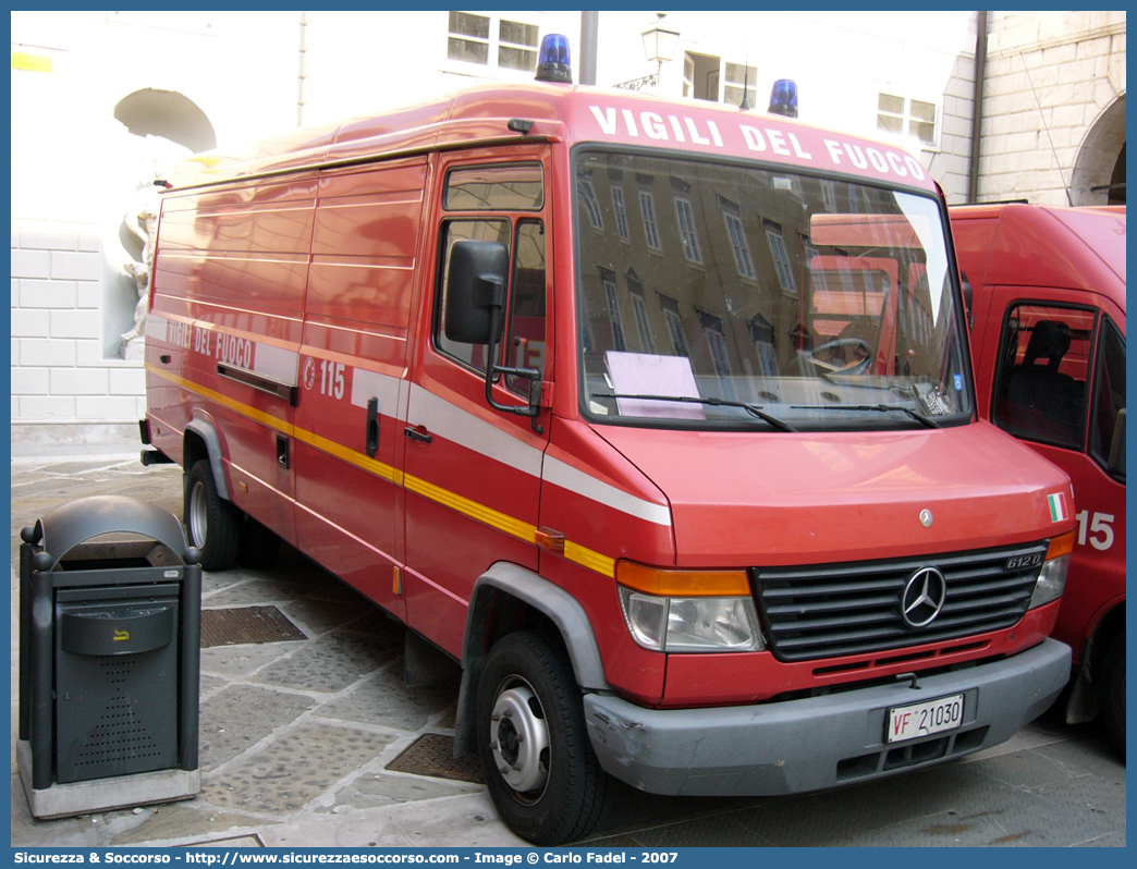 VF 21030
Corpo Nazionale Vigili del Fuoco
Mercedes Benz Vario 612D
Parole chiave: VF;V.F.;VVF;V.V.F.;Corpo;Nazionale;Vigili del Fuoco;Vigili;Fuoco;Autocarro;Autofurgone;Mercedes Benz;Vario;612D