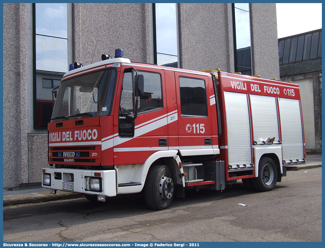 VF 21126
Corpo Nazionale Vigili del Fuoco
Iveco Magirus City2000
100E21 I serie
Parole chiave: VVF;V.V.F.;Corpo;Nazionale;Vigili;del;Fuoco;AutoPompaSerbatoio;APS;A.P.S.;Iveco;Magirus;EuroFire;100E21;City2000;City;2000