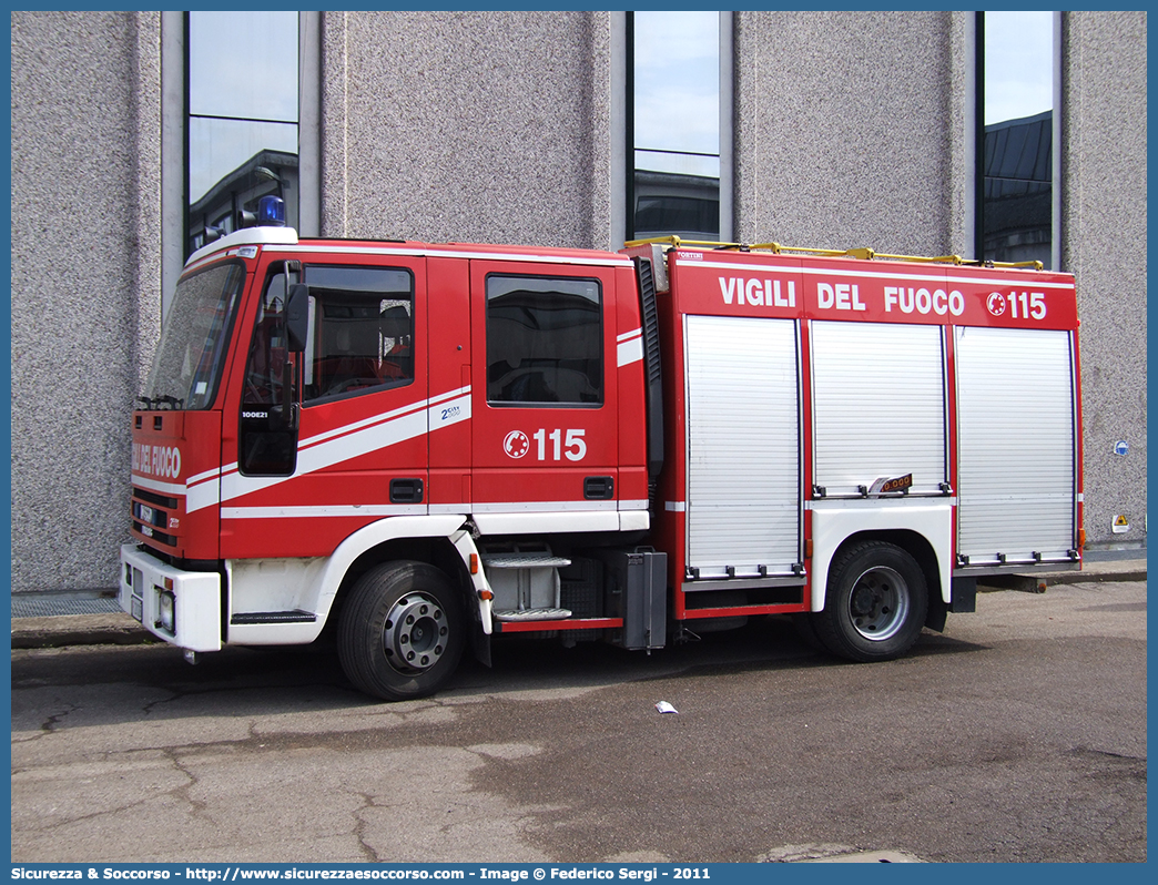 VF 21126
Corpo Nazionale Vigili del Fuoco
Iveco Magirus City2000
100E21 I serie
Parole chiave: VVF;V.V.F.;Corpo;Nazionale;Vigili;del;Fuoco;AutoPompaSerbatoio;APS;A.P.S.;Iveco;Magirus;EuroFire;100E21;City2000;City;2000