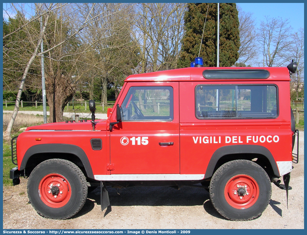 VF 21848
Corpo Nazionale Vigili del Fuoco
Land Rover Defender 90
Parole chiave: VF;VVF;V.F.;V.V.F.;Corpo;Nazionale;Vigili del Fuoco;Vigili;Fuoco;Land Rover;Defender;90;21848