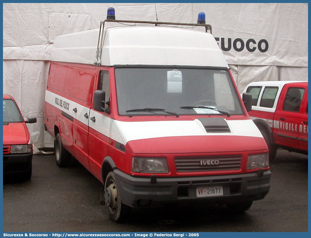 VF 21877
Corpo Nazionale Vigili del Fuoco
Iveco Daily 35-10 II serie
Parole chiave: VVF;V.V.F.;Corpo;Nazionale;Vigili;del;Fuoco;Iveco;35-10;35;10