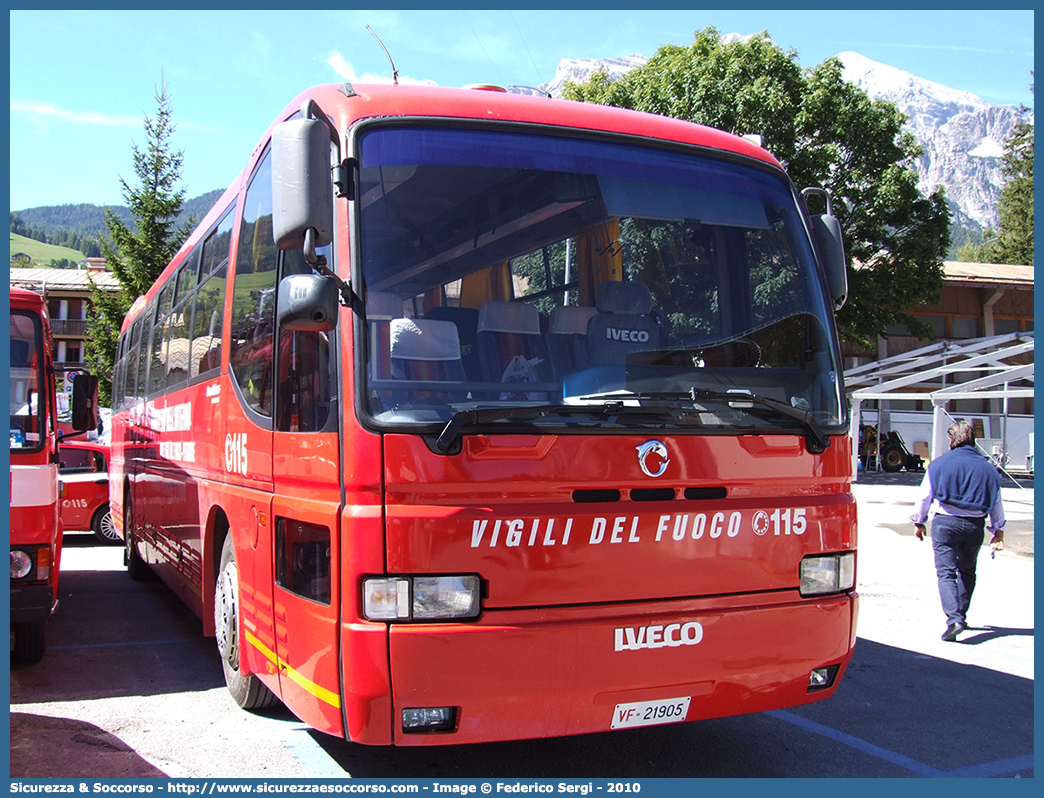 VF 21905
Corpo Nazionale Vigili del Fuoco
Irisbus Orlandi EuroClass
Direzione Regionale Vigili del Fuoco
Piemonte
Parole chiave: VVF;V.V.F.;Corpo;Nazionale;Vigili;del;Fuoco;Irisbus;Orlandi;EuroClass;Direzione;Regionale;Piemonte