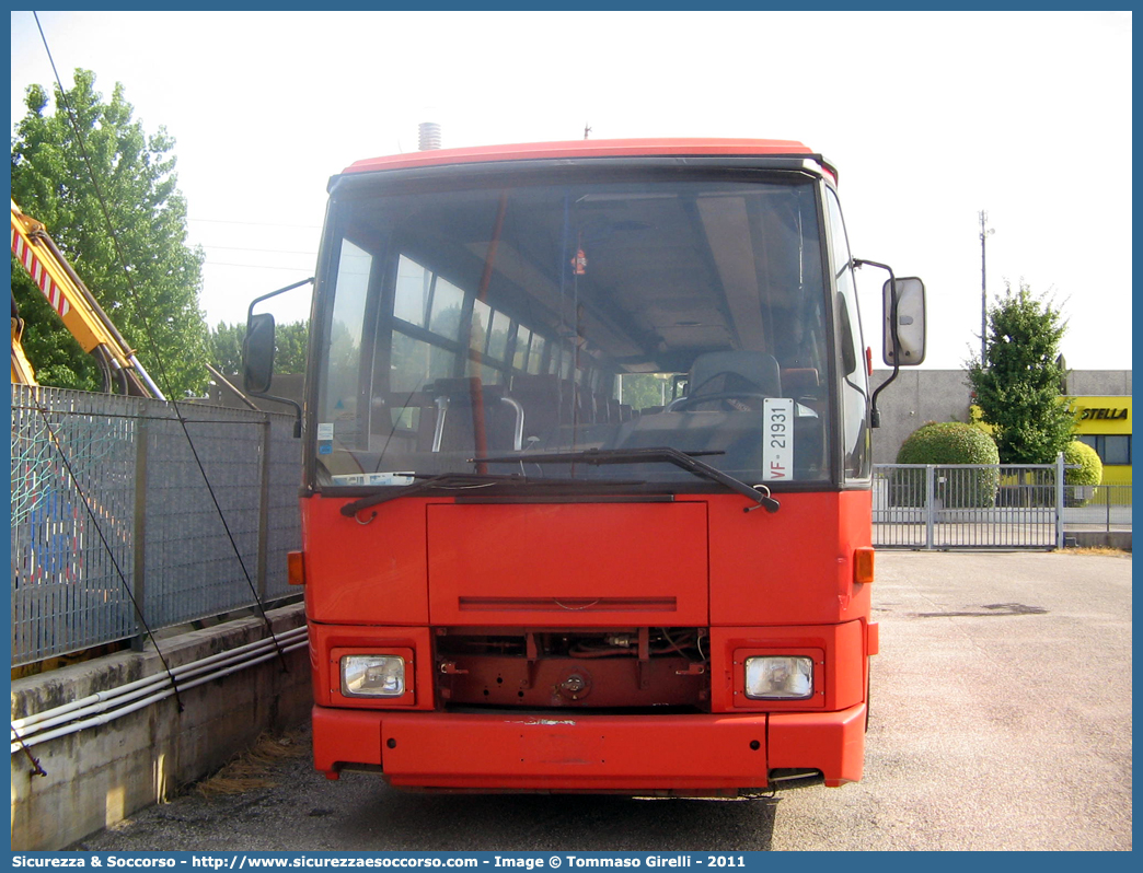 VF 21931
Corpo Nazionale Vigili del Fuoco
Iveco 370
Parole chiave: VVF;V.V.F.;Corpo;Nazionale;Vigili;del;Fuoco;Iveco;370