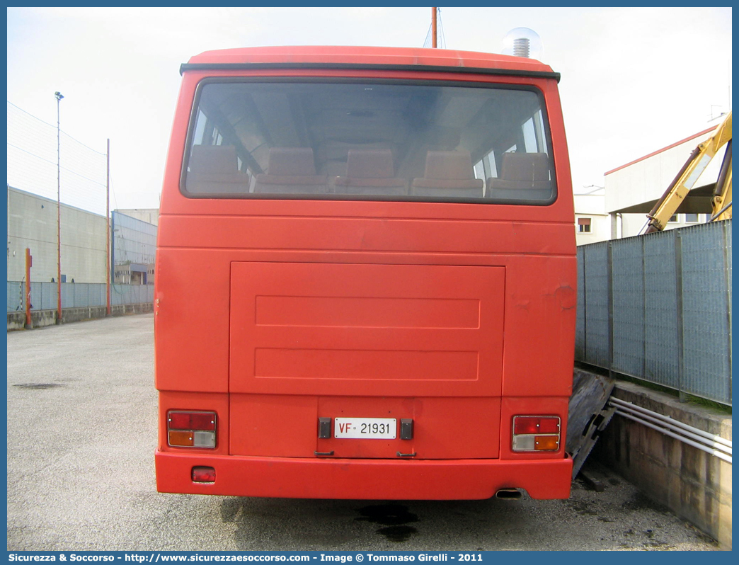 VF 21931
Corpo Nazionale Vigili del Fuoco
Iveco 370
Parole chiave: VVF;V.V.F.;Corpo;Nazionale;Vigili;del;Fuoco;Iveco;370