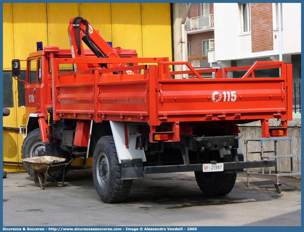 VF 21987
Corpo Nazionale Vigili del Fuoco
Iveco 90PC
Parole chiave: VVF;V.V.F.;Corpo;Nazionale;Vigili;del;Fuoco;Iveco;90PC