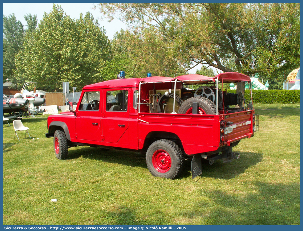 VF 21988
Corpo Nazionale Vigili del Fuoco
Land Rover Defender 130
(fornitura regione Emilia Romagna)
(variante)
Parole chiave: VF;VVF;V.F.;V.V.F.;Corpo;Nazionale;Vigili del Fuoco;Vigili;Fuoco;Land Rover;Defender;130