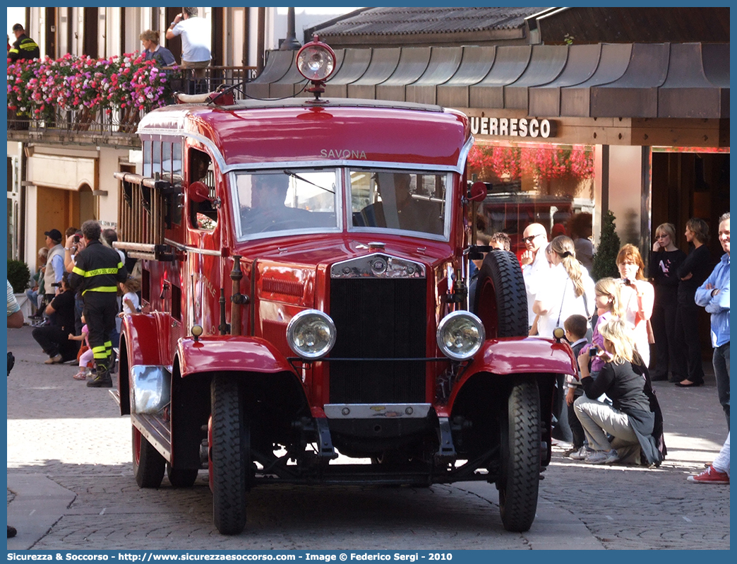 VF 228
Corpo Nazionale Vigili del Fuoco
Fiat 621
Allestitore Società Anonima Bergomi
Parole chiave: VVF;V.V.F.;Corpo;Nazionale;Vigili;del;Fuoco;AutoPompaSerbatoio;APS;AutoPompa;Fiat;621;Bergomi