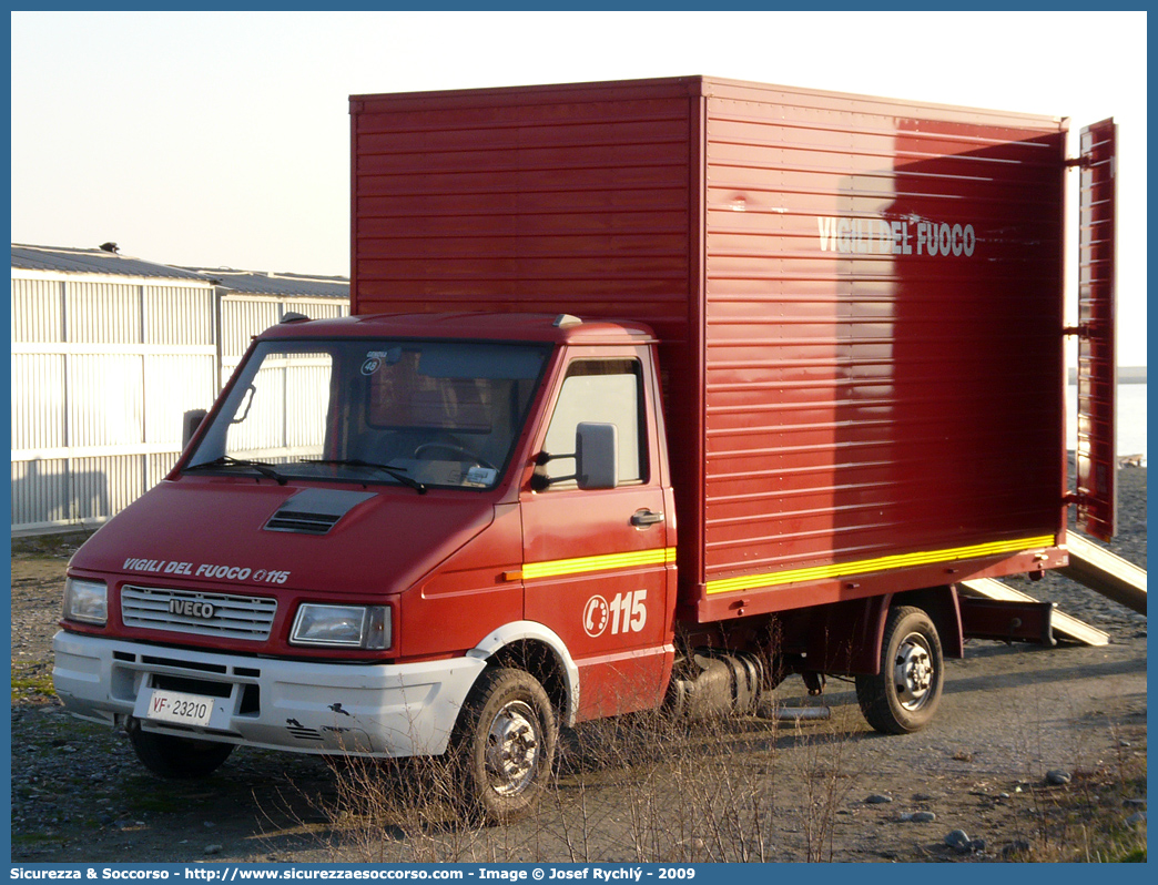 VF 23210
Corpo Nazionale Vigili del Fuoco
Iveco Daily 35-10 II serie
Parole chiave: VVF;V.V.F.;Corpo;Nazionale;Vigili;del;Fuoco;Iveco;35-10;35;10