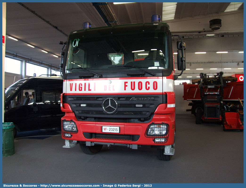 VF 23215
Corpo Nazionale Vigili del Fuoco
Mercedes Benz Actros 2044
Parole chiave: VF;V.F.;VVF;V.V.F.;Corpo;Nazionale;Vigili del Fuoco;Mercedes;Benz;Actros;2044