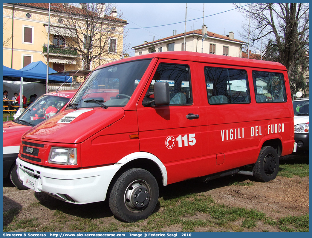 VF 23438
Corpo Nazionale Vigili del Fuoco
Iveco Daily 30-8 II serie
Parole chiave: VVF;V.V.F.;Corpo;Nazionale;Vigili;del;Fuoco;Iveco;Daily;30-8;30.8;30;8