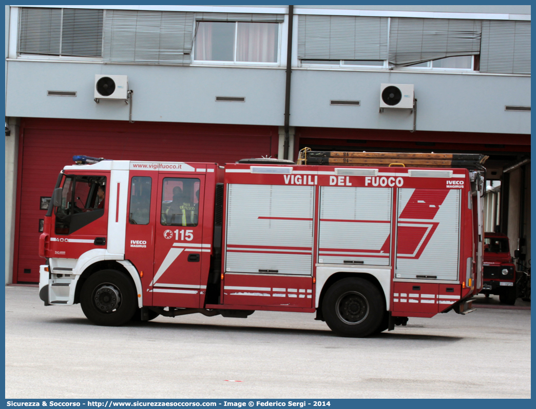 VF 23958
Corpo Nazionale Vigili del Fuoco
Iveco Magirus Stralis 
190S40 I serie "Active Fire"
Parole chiave: VVF;V.V.F.;Corpo;Nazionale;Vigili;del;Fuoco;AutoPompaSerbatoio;APS;A.P.S.;Iveco;Magirus;Stralis;190S40;Active;Fire