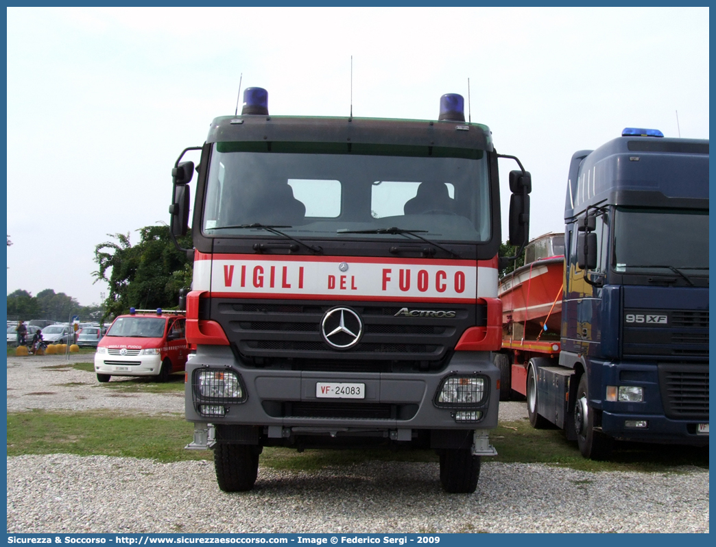 VF 24083
Corpo Nazionale Vigili del Fuoco
Mercedes Benz Actros 2044
Parole chiave: VF;V.F.;VVF;V.V.F.;Corpo;Nazionale;Vigili del Fuoco;Mercedes;Benz;Actros;2044