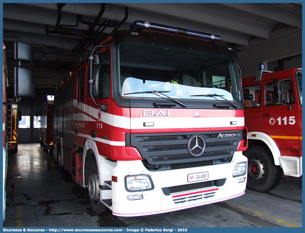 VF24480
Corpo Nazionale Vigili del Fuoco
Mercedes Benz Actros 1841
Allestitore BAI S.r.l.
Parole chiave: VVF;V.V.F.;Corpo;Nazionale;Vigili;del;Fuoco;AutoPompaSerbatoio;APS;A.P.S.;Mercedes Benz;Actros;1841;BAI