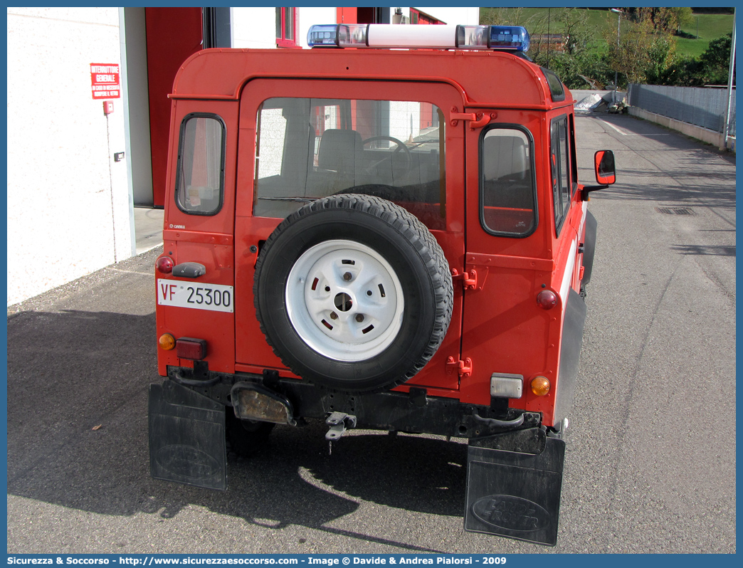 VF 25300
Corpo Nazionale Vigili del Fuoco
Land Rover Defender 90
Parole chiave: VF;VVF;V.F.;V.V.F.;Corpo;Nazionale;Vigili del Fuoco;Vigili;Fuoco;Land Rover;Defender;90;25300