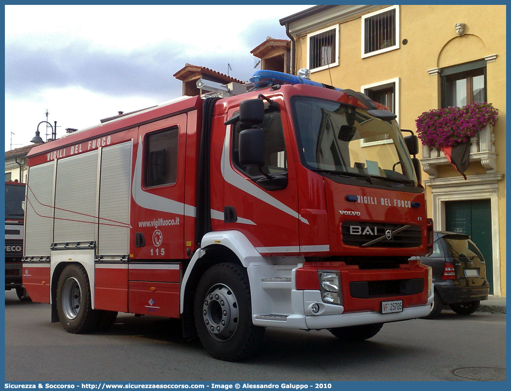 VF 25705
Corpo Nazionale Vigili del Fuoco
Volvo FL280/FL290 III serie
Allestitore BAI S.r.l.
Parole chiave: VVF;V.V.F.;Corpo;Nazionale;Vigili;del;Fuoco;APS;A.P.S.;AutoPompaSerbatoio;AutoPompa;Volvo;FL;280;290;FL280;FL290;BAI