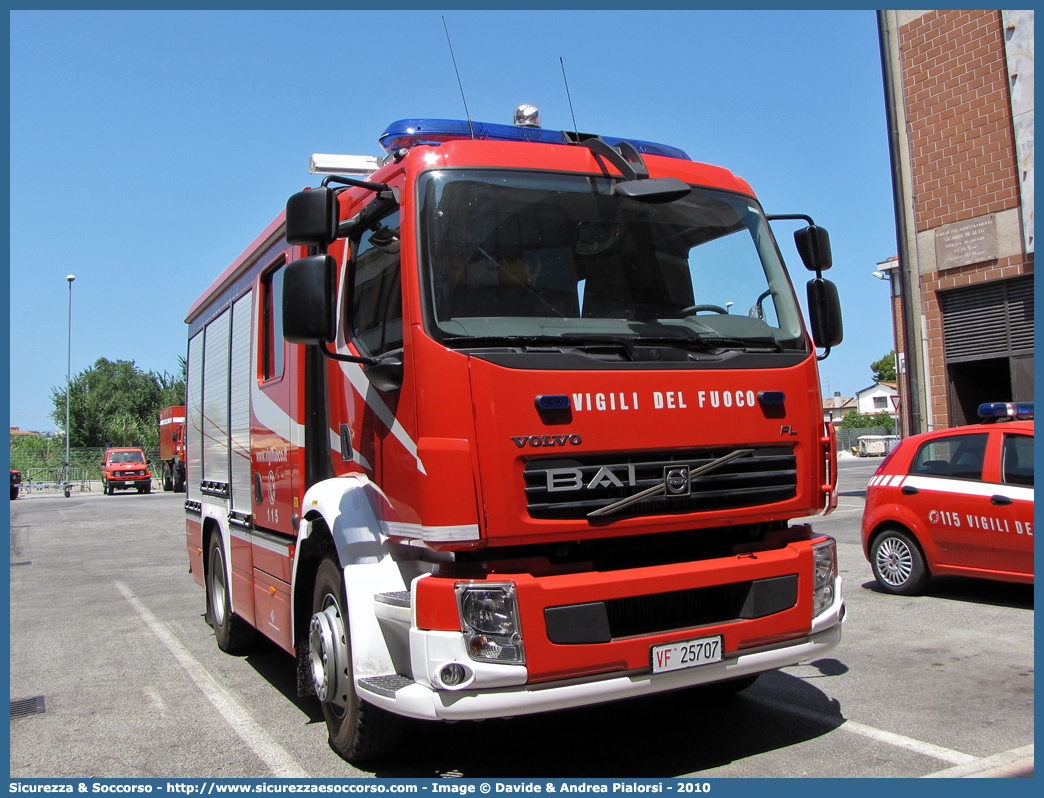 VF 25707
Corpo Nazionale Vigili del Fuoco
Volvo FL280/FL290 III serie
Allestitore BAI S.r.l.
Parole chiave: VVF;V.V.F.;Corpo;Nazionale;Vigili;del;Fuoco;APS;A.P.S.;AutoPompaSerbatoio;AutoPompa;Volvo;FL;280;290;FL280;FL290;BAI