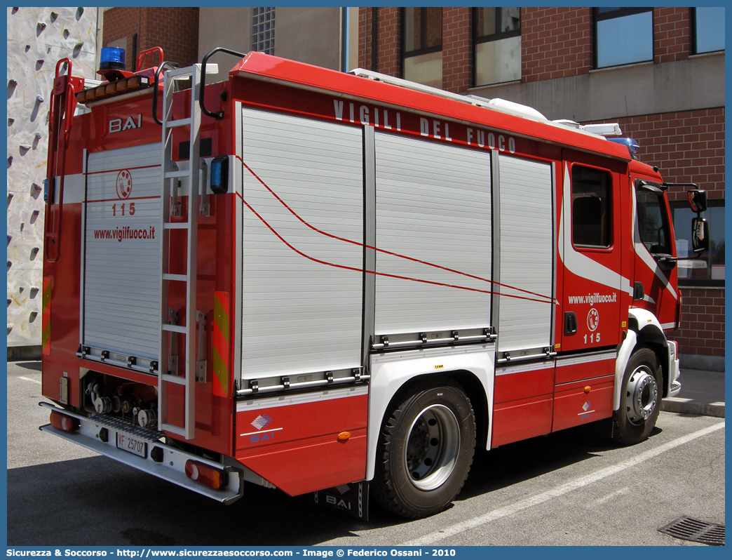 VF 25707
Corpo Nazionale Vigili del Fuoco
Volvo FL280/FL290 III serie
Allestitore BAI S.r.l.
Parole chiave: VVF;V.V.F.;Corpo;Nazionale;Vigili;del;Fuoco;APS;A.P.S.;AutoPompaSerbatoio;AutoPompa;Volvo;FL;280;290;FL280;FL290;BAI