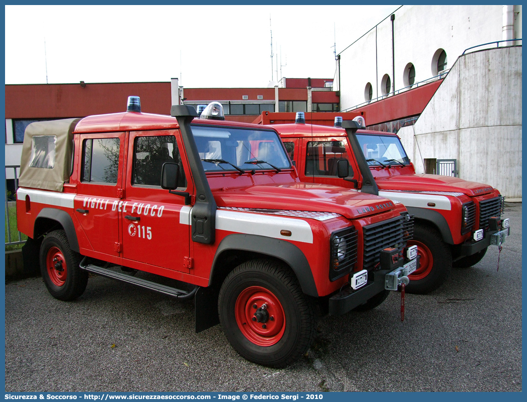 VF 26098 e VF 26099
Corpo Nazionale Vigili del Fuoco
Land Rover Defender 110
Parole chiave: VF;VVF;V.F.;V.V.F.;Corpo;Nazionale;Vigili del Fuoco;Vigili;Fuoco;Land Rover;Defender;110