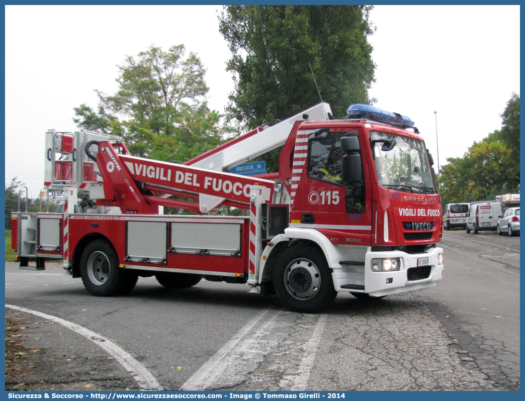 VF 26967
Corpo Nazionale Vigili del Fuoco
Iveco 120E22 EuroCargo II serie
Allestitore Multitel Pagliero S.p.A.
Parole chiave: VF;V.F.;VVF;V.V.F.;Corpo;Nazionale;Vigili del Fuoco;Vigili;Fuoco;AutoScala;AS;Snorkel;Iveco;120E22;EuroCargo;Multitel;Pagliero;26967