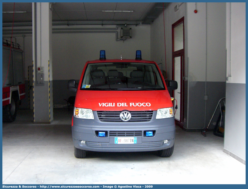 VF 3H7TN
Corpo Permanente dei Vigili del Fuoco Trento
Nucleo Telecomunicazioni
Volkswagen Transporter T5
Parole chiave: VF;V.F.;Vigili del Fuoco;Vigili;Fuoco;Corpo;Permanente;Trento;Nucleo;Telecomunicazioni;Volkswagen;Transporter;T5