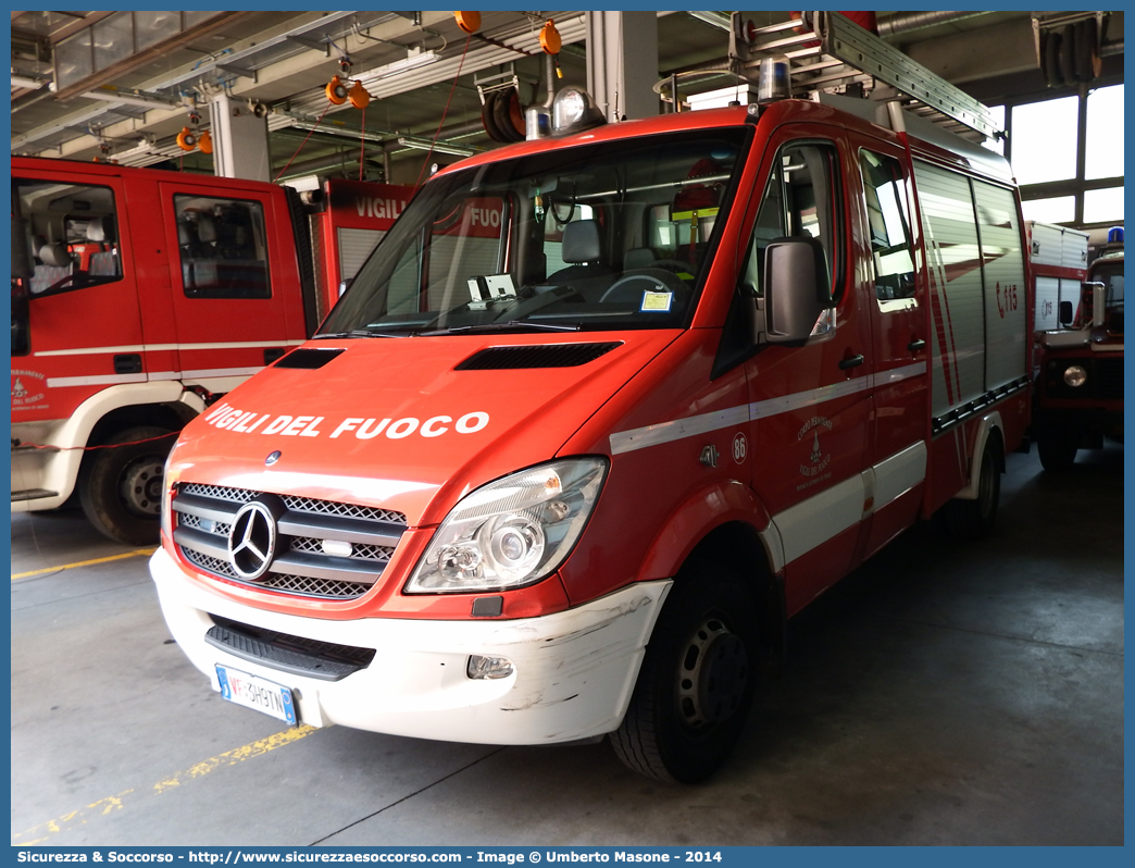 VF 3H9TN
Corpo Permanente dei Vigili del Fuoco Trento
Mercedes-Benz Sprinter II serie
Parole chiave: VF;V.F.;Vigili del Fuoco;Vigili;Fuoco;Corpo;Permanente;Trento;Mercedes;Benz;Sprinter