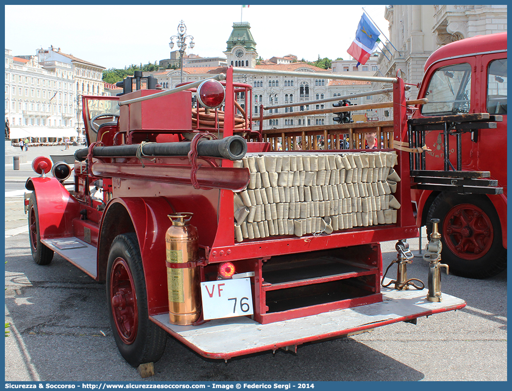 VF 76
Corpo Nazionale Vigili del Fuoco
Continental
Allestitore Seagrave LLC
Parole chiave: VVF;V.V.F.;Corpo;Nazionale;Vigili;del;Fuoco;AutoPompaSerbatoio;APS;AutoPompa;Continental;Seagrave