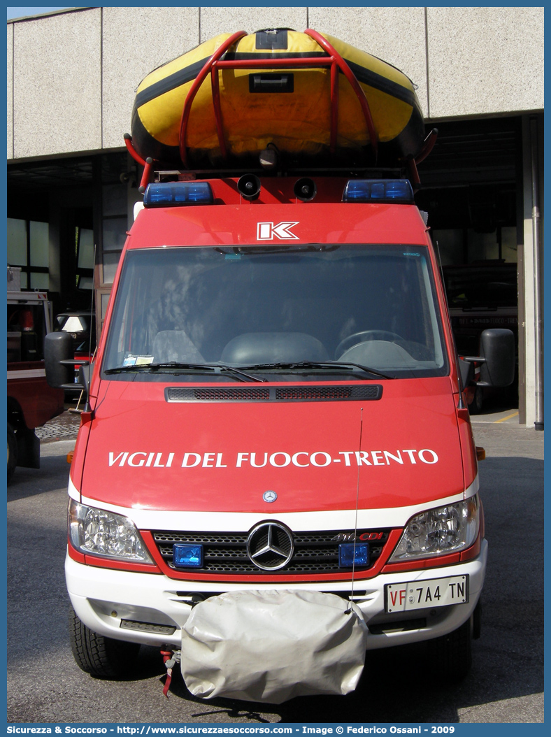 VF 7A4TN
Corpo Permanente dei Vigili del Fuoco Trento
Nucleo Soccorsi Speciali
Mercedes-Benz Sprinter 4x4 416 I serie restyling
Allestitore Kofler Fahrzeugbau S.n.c.
Parole chiave: VF;V.F.;Vigili del Fuoco;Vigili;Fuoco;Corpo;Permanente;Trento;Nucleo;Soccorsi;Speciali;Mercedes;Benz;Sprinter;Kofler;Fahrzeugbau