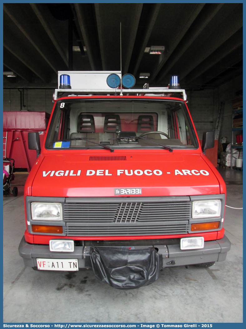 VF A11TN
Corpo Vigili del Fuoco Volontari Arco
Fiat Ducato I serie
Allestitore Baribbi S.p.A.
Parole chiave: VF;V.F.;Vigili;del;Fuoco;Volontari;Arco;Fiat;Ducato;Baribbi