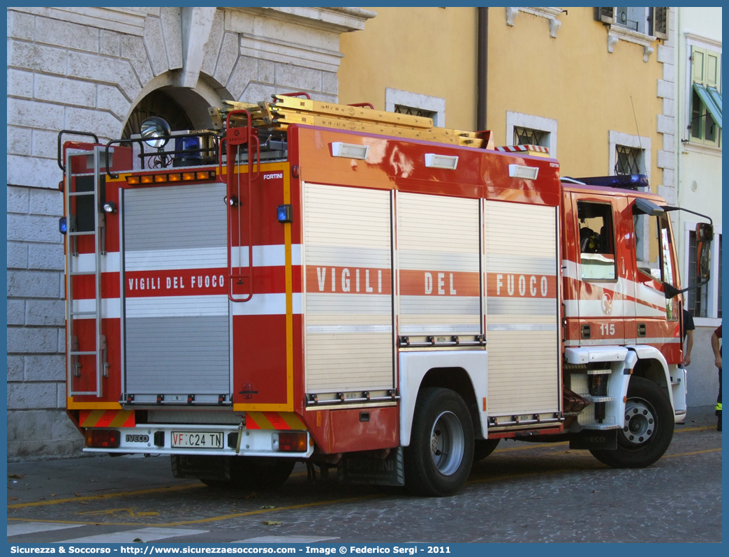 VF C24TN
Vigili del Fuoco Rovereto
Iveco Magirus EuroCargo 130E23 I serie
Ricondizionato Fortini Antincendi S.r.l.
Parole chiave: VF;V.F.;Vigili del Fuoco;Vigili;Fuoco;Rovereto;Iveco;Magirus;EuroCargo;130E23;Fortini