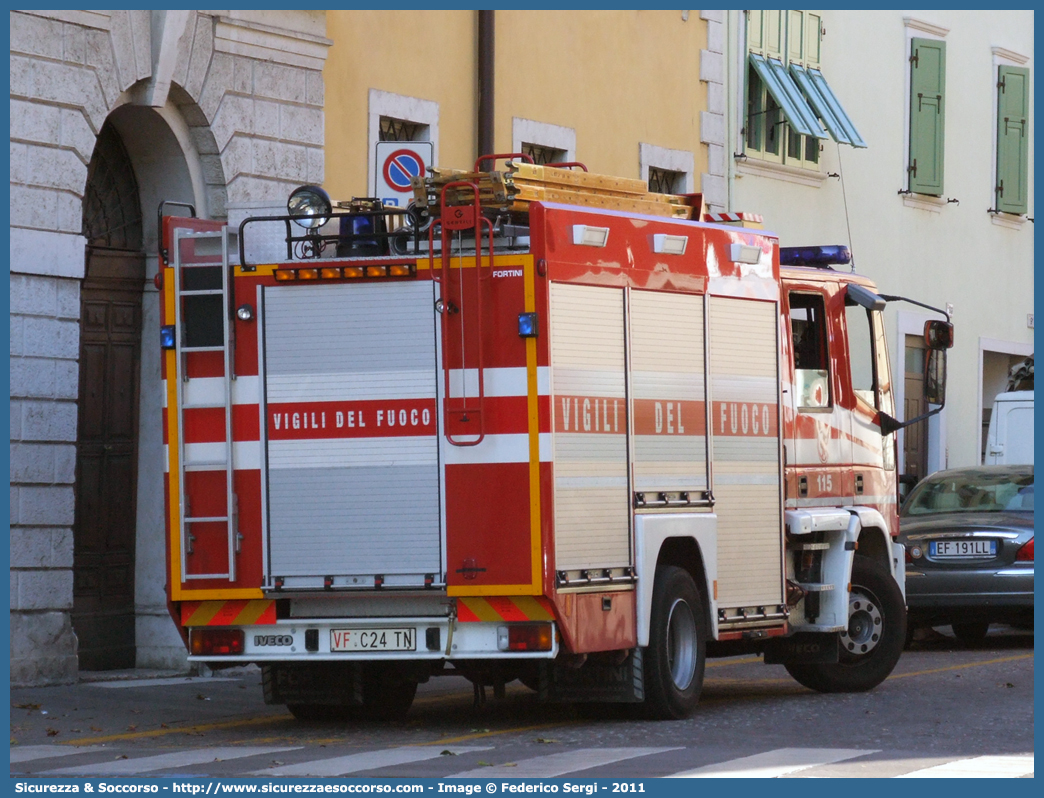 VF C24TN
Vigili del Fuoco Rovereto
Iveco Magirus EuroCargo 130E23 I serie
Ricondizionato Fortini Antincendi S.r.l.
Parole chiave: VF;V.F.;Vigili del Fuoco;Vigili;Fuoco;Rovereto;Iveco;Magirus;EuroCargo;130E23;Fortini