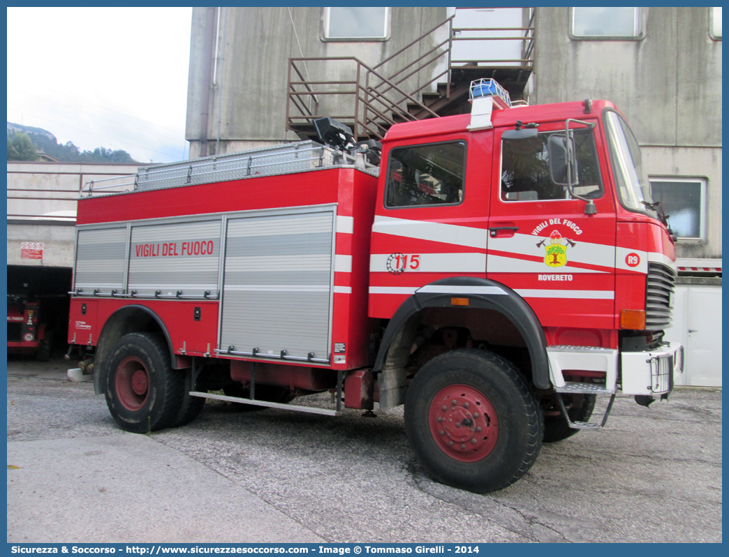 VF C44TN
Vigili del Fuoco Rovereto
Iveco 190-26
Parole chiave: VF;V.F.;Vigili del Fuoco;Vigili;Fuoco;Rovereto;Iveco;190;26