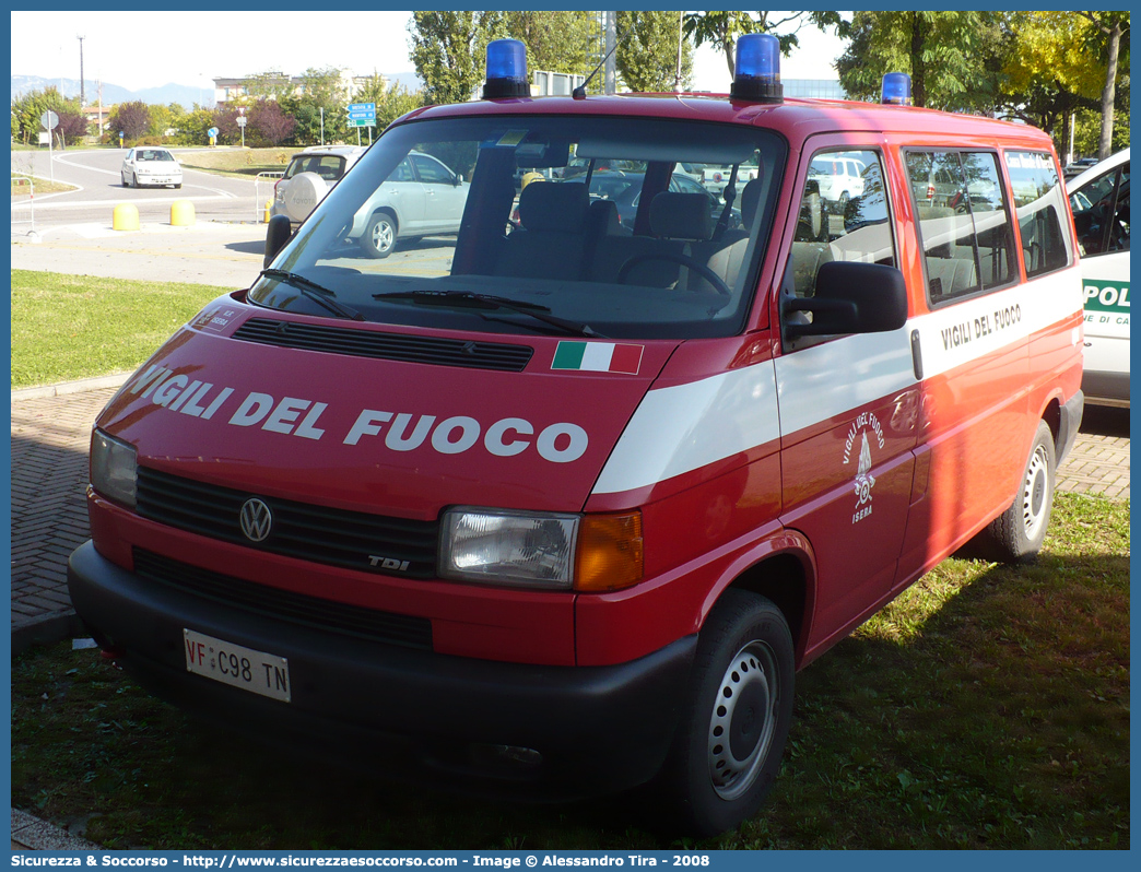 VF C98TN
Vigili del Fuoco Isera
Volkswagen Transporter IV serie
Parole chiave: VF;V.F.;Vigili del Fuoco;Vigili;Fuoco;Isera;Volkswagen;Transporter