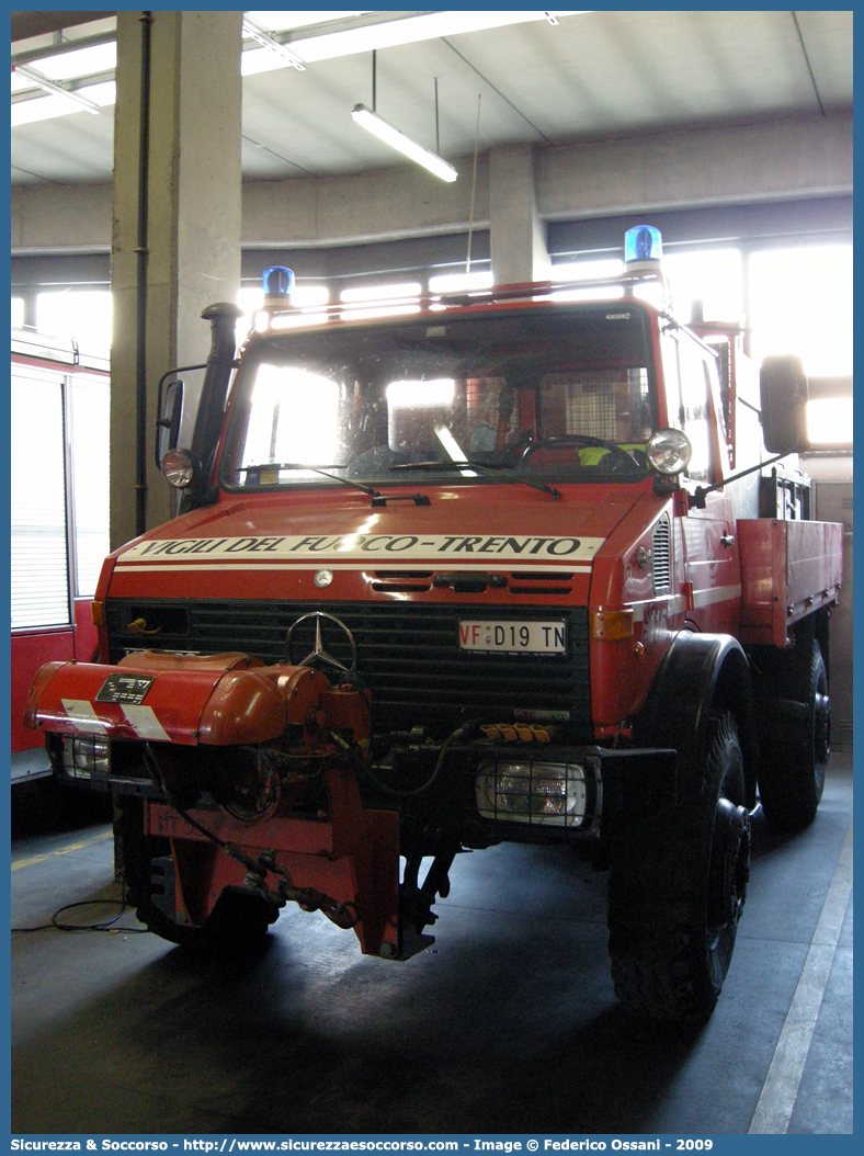 VF D19TN
Corpo Permanente dei Vigili del Fuoco Trento
Mercedes-Benz Unimog U1700L
Parole chiave: VF;V.F.;Vigili del Fuoco;Vigili;Fuoco;Corpo;Permanente;Trento;Mercedes;Benz;Unimog;U1700L