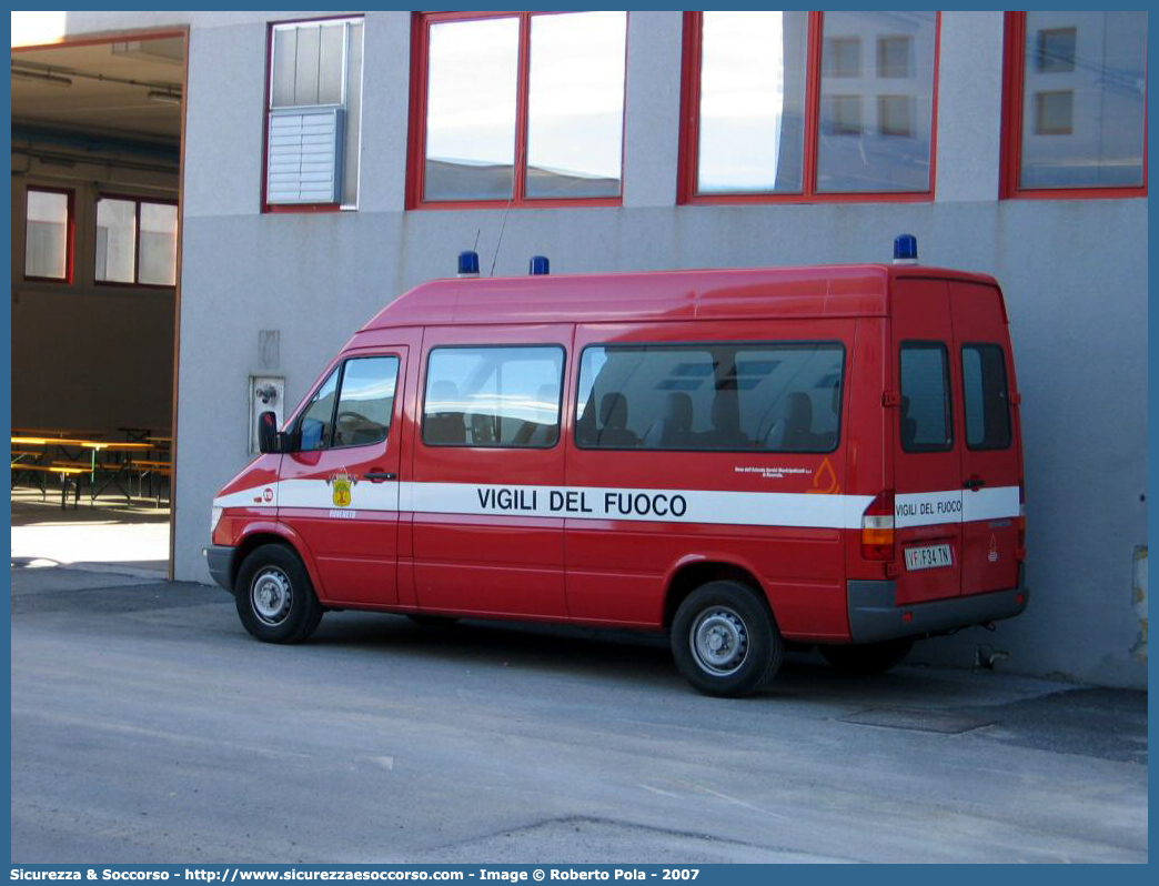 VF F34TN
Vigili del Fuoco Rovereto
Mercedes-Benz Sprinter 312D I serie
Parole chiave: VF;V.F.;Vigili del Fuoco;Vigili;Fuoco;Rovereto;Mercedes;Benz;Sprinter;312D