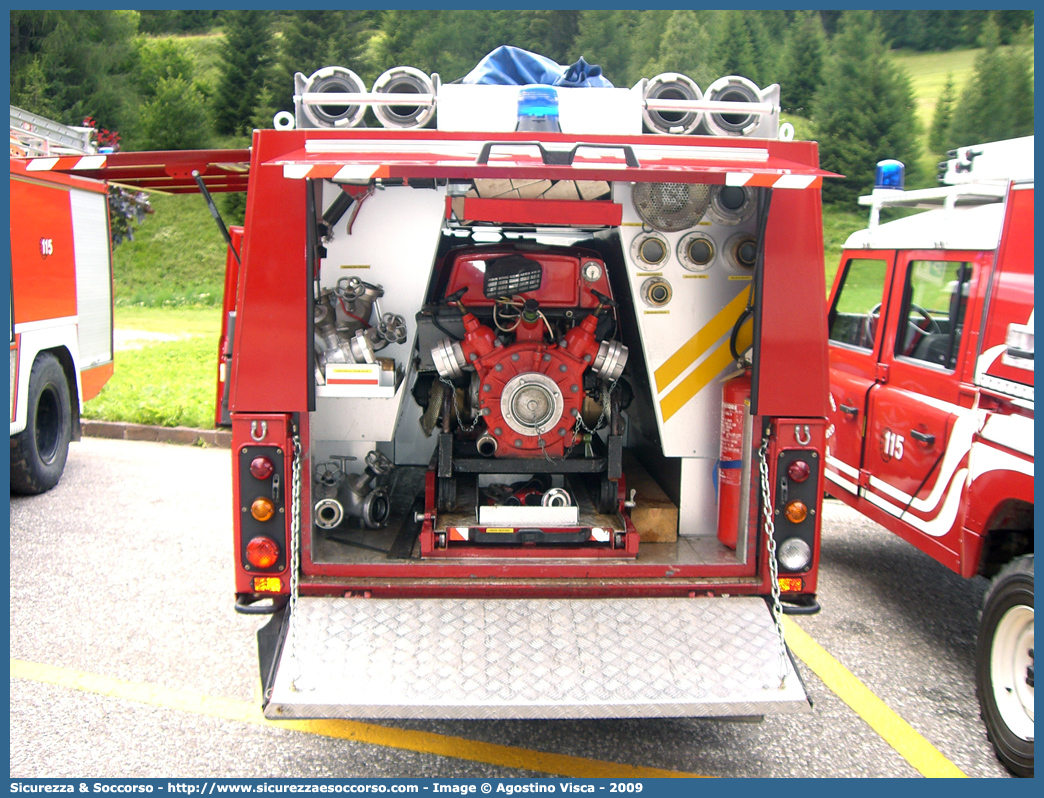 VF H96TN
Corpo Volontario Vigili del Fuoco Soraga
Land Rover Defender 130
Allestitore Kofler Fahrzeugbau S.n.c.
Parole chiave: VF;V.F.;Vigili del Fuoco;Vigili;Fuoco;Corpo;Volontario;Soraga;Land Rover;Defender;130;Kofler;Fahrzeugbau