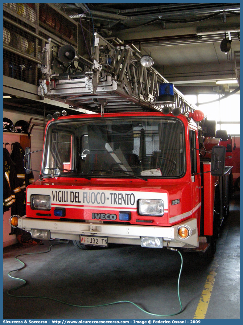 VF J32TN
Corpo Permanente dei Vigili del Fuoco Trento
Iveco Magirus Deutz DLK 23-12 Nb Vario
Parole chiave: VF;V.F.;Vigili del Fuoco;Vigili;Fuoco;Corpo;Permanente;Trento;Iveco;Magirus;Deutz;DLK;23-12;Nb;Vario