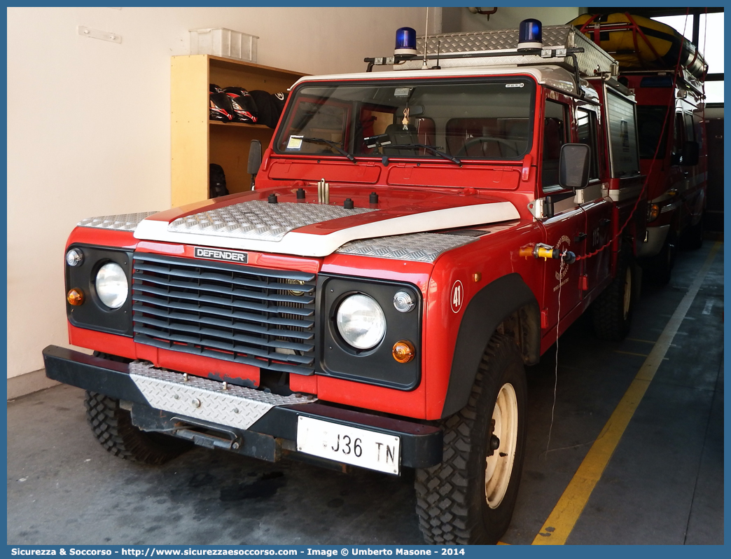 VF J36TN
Corpo Permanente dei Vigili del Fuoco Trento
Nucleo Soccorsi Speciali
Land Rover Defender 130
Allestitore Kofler Fahrzeugbau S.n.c.
Parole chiave: VF;V.F.;Vigili del Fuoco;Vigili;Fuoco;Corpo;Permanente;Trento;Nucleo;Soccorsi;Speciali;Land;Rover;Defender;130;Kofler;Fahrzeugbau