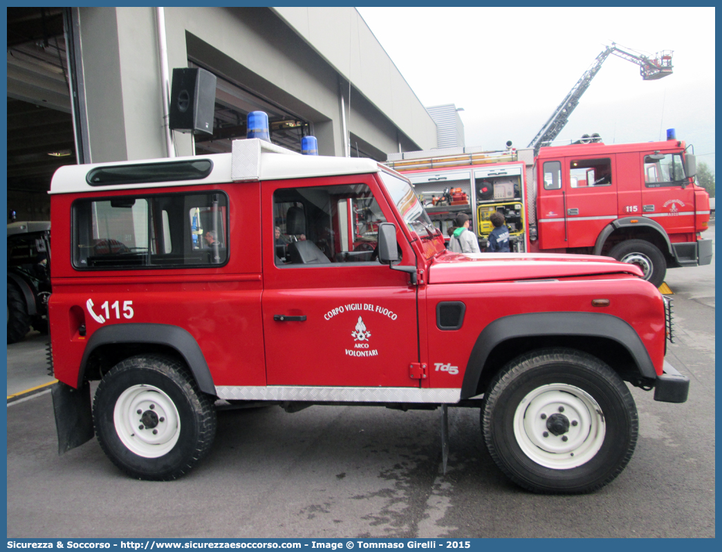 VF K81TN
Corpo Vigili del Fuoco Volontari Arco
Land Rover Defender 90 
Parole chiave: VF;V.F.;Vigili;del;Fuoco;Volontari;Arco;Land;Rover;Defender;90