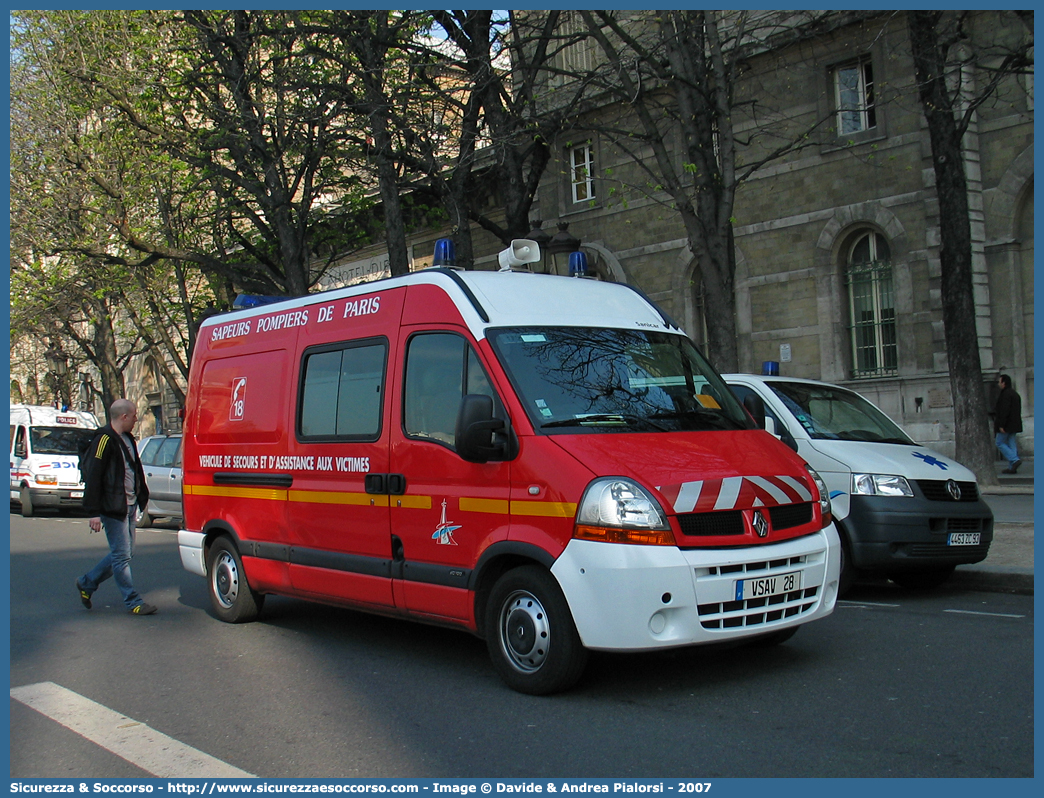 VSAV 28
République Française
Sapeurs Pompiers de Paris
Véhicule de Secours et d'Assistance aux Victimes
Renault Master III generation
Conversion by Sanicar Ambulances S.a.
Parole chiave: République;Française;Sapeurs;Pompiers;Paris;VSAV;Véhicule;Secours;Assistance;Victimes;Renault;Master;Sanicar