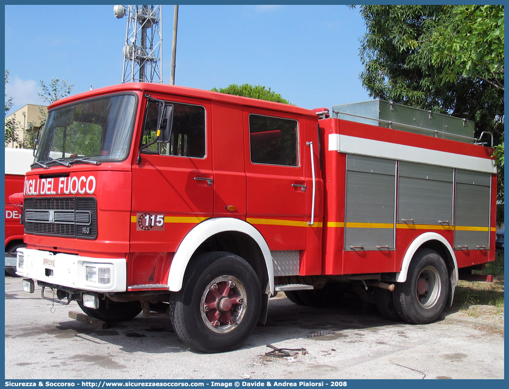 VF 11288
Corpo Nazionale Vigili del Fuoco
Iveco/OM 160
Allestitore Baribbi S.p.A.
Parole chiave: VVF;V.V.F.;Corpo;Nazionale;Vigili;del;Fuoco;AutoPompaSerbatoio;APS;A.P.S.;Iveco;OM;160;Baribbi