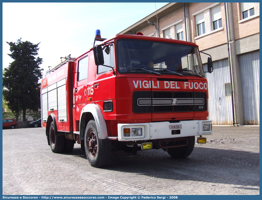 VF 11647
Corpo Nazionale Vigili del Fuoco
Iveco/OM 160
Allestitore Baribbi S.p.A.
Parole chiave: VVF;V.V.F.;Corpo;Nazionale;Vigili;del;Fuoco;AutoPompaSerbatoio;APS;A.P.S.;Iveco;OM;160;Baribbi