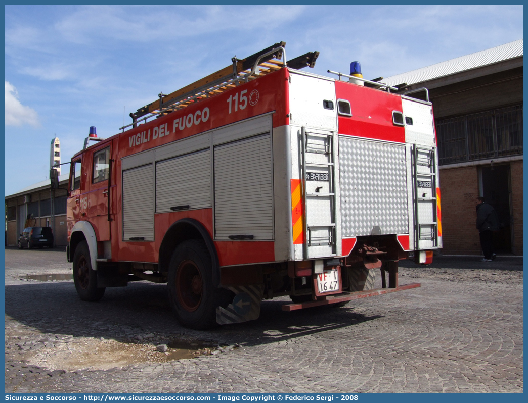 VF 11647
Corpo Nazionale Vigili del Fuoco
Iveco/OM 160
Allestitore Baribbi S.p.A.
Parole chiave: VVF;V.V.F.;Corpo;Nazionale;Vigili;del;Fuoco;AutoPompaSerbatoio;APS;A.P.S.;Iveco;OM;160;Baribbi