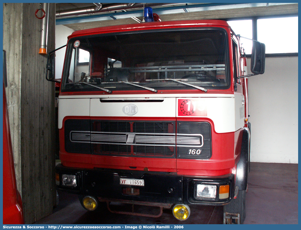 VF 11659
Corpo Nazionale Vigili del Fuoco
Iveco/OM 160
Allestitore Baribbi S.p.A.
Parole chiave: VVF;V.V.F.;Corpo;Nazionale;Vigili;del;Fuoco;AutoPompaSerbatoio;APS;A.P.S.;Iveco;OM;160;Baribbi