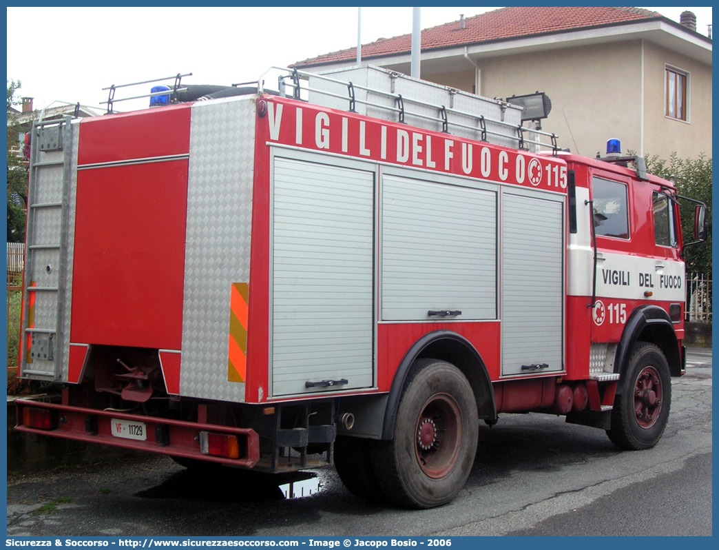 VF 11729
Corpo Nazionale Vigili del Fuoco
Iveco/OM 160
Allestitore Baribbi S.p.A.
Parole chiave: VVF;V.V.F.;Corpo;Nazionale;Vigili;del;Fuoco;AutoPompaSerbatoio;APS;A.P.S.;Iveco;OM;160;Baribbi